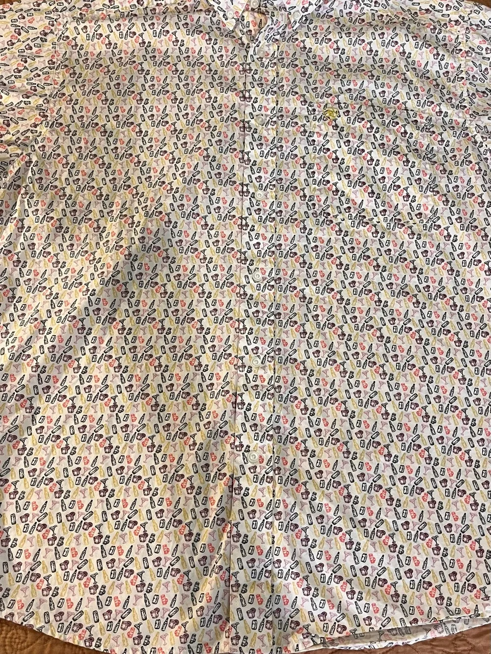 Ariat Button-Front Short Sleeve XL Adult Beverage Pattern Breast Pocket